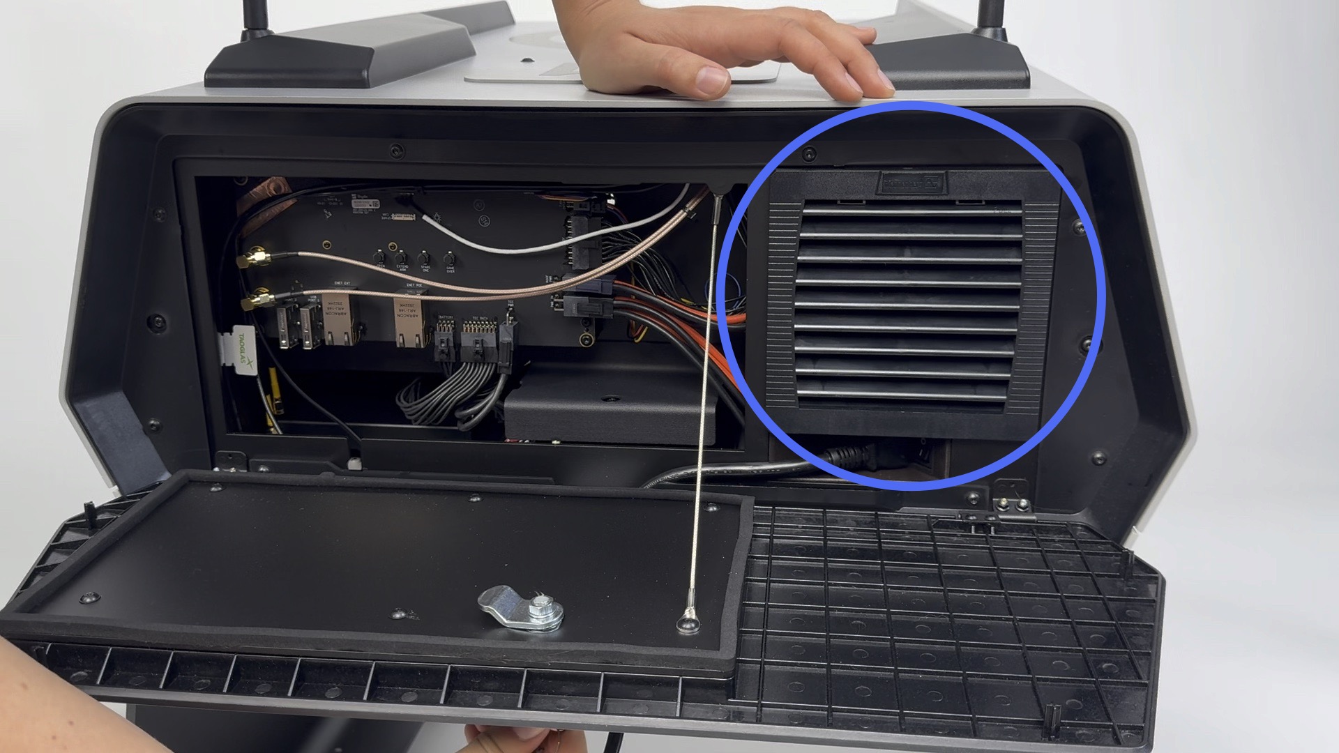 CS_Dock_Maintenance_identify_intake_fan_antd.jpg