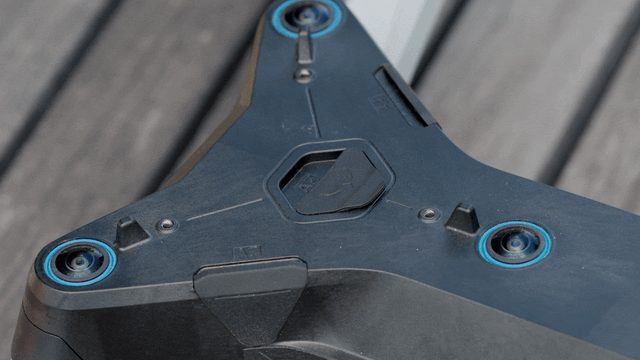 STEP_1_OpenTheRubberCoverOfTheUSBCPort.gif